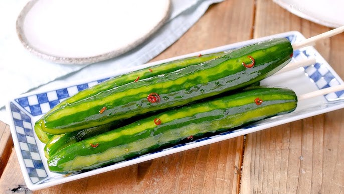 簡単キャンプ飯 夏祭り気分が味わえる「きゅうりの1本漬け」は超絶簡単！ 水分・塩分補給もできるから暑い夏に最高ォォ！ロケットニュース24