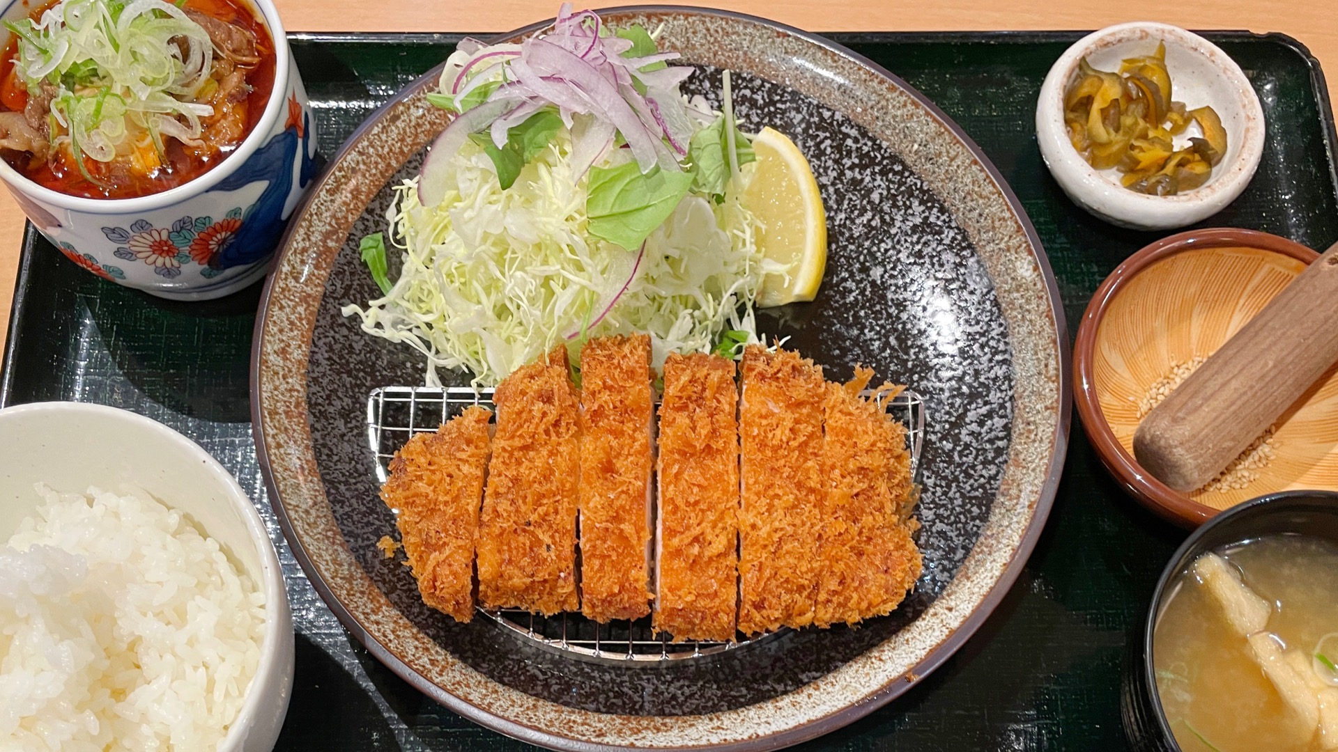 とんかつ」に合う付け合わせとは？副菜から汁物までレシピをご紹介クラシル