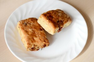 BAKERS gonna BAKE 名店「たいやき わかば」とコラボした新作スコーンが登場！わかばのあんこを挟んだ「あんバタースコーンサンド」もアイビーカンパニー株式会社のプレスリリース