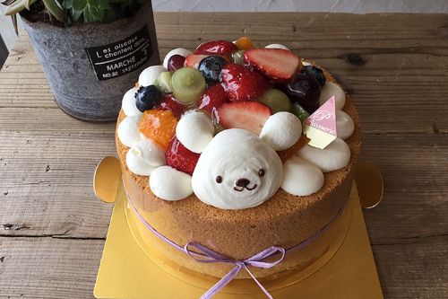 友達の新しいお孫さん誕生のお祝いに大きなケーキを作りました。 新城ファームではあと何日か苺を🍓ご用意できるとのこと。シフォンケーキ専門店武蔵中原 武蔵小杉 武蔵新城 元住吉 住宅街の小さなお店です 開店26年目 シフォンケーキと焼き菓子お誕生日ケーキ