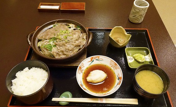今半人形町本店にて2484円の名物すき焼き弁当を食べる。B級グルメ家族の食べ歩き活動記