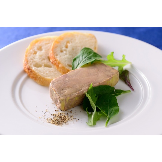 ナチュラルに仕上げたフォアグラのテリーヌ季節のテリーヌレザンファンギャテ