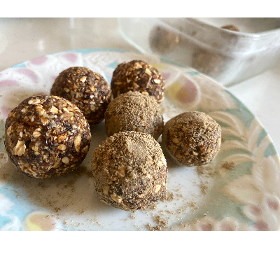 抹茶とブラックカラントのエナジーボール日本ブラックカラント協会