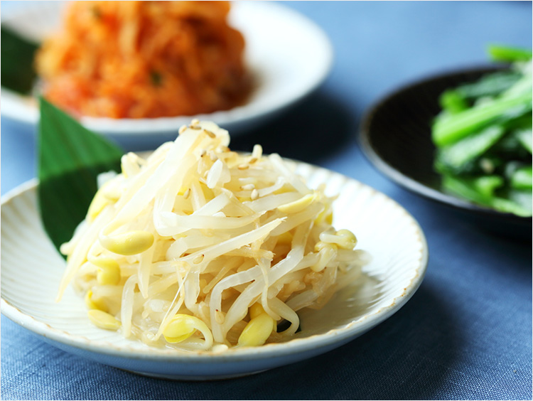 知らなかった！シャキシャキもやしは水から茹でるのが正解 - 空と花の色