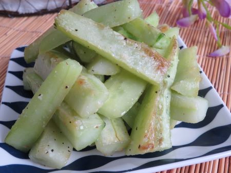 楽天市場正規品 皮むき器Y型ピーラーOXO オクソー 皮むき器 皮むき 皮むき機 Y字ピーラー 皮引き キッチンツール 野菜 便利グッズ調理器具 スライス 芽取り ステンレス刃 皮剥き 皮 むくピューラー ジャガイモ 人参 きゅうり 料理 21081 YYT : BUBU STORE