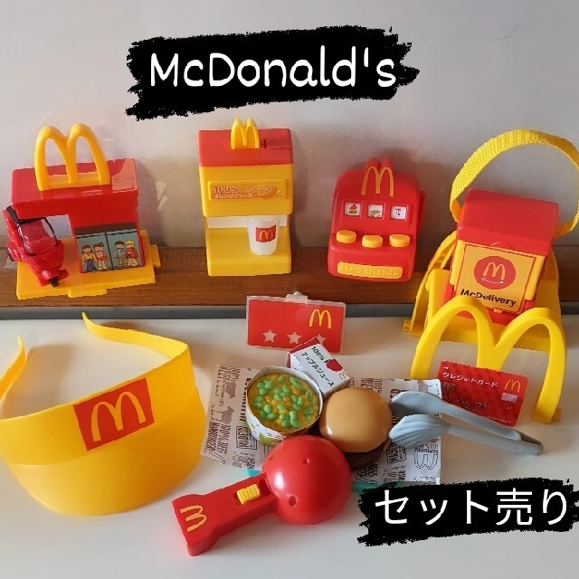 70年代のクラシックキティも登場！マクドナルド「ハッピーセット ハローキティ＆プラレール」