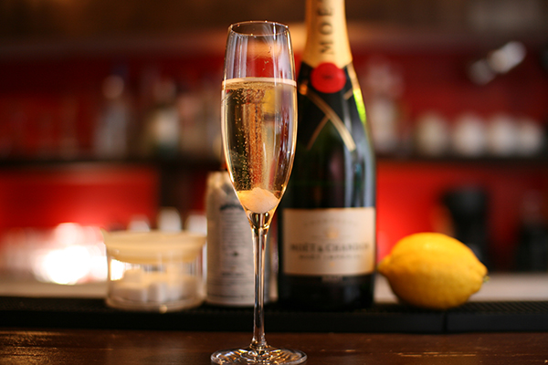 ロイヤルパークホテル ザ 汐留」で桜カクテルに酔う。Vogue Japan