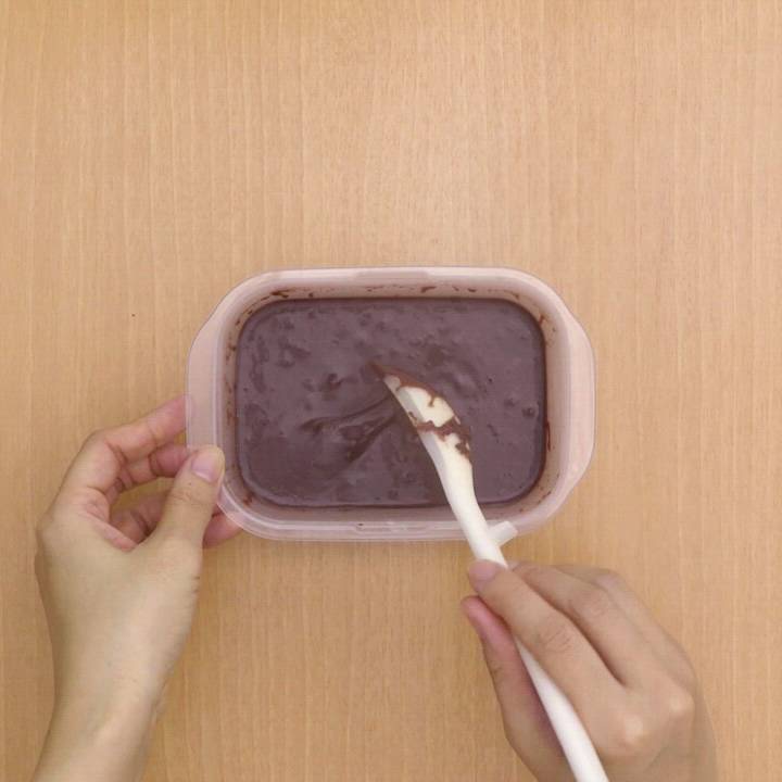 こんばんは🌈, 今日はチョコレート不使用！, ココアを使用した蒸しパンです♪, \チョコバナナ蒸しパン ,材料 , ✏︎卵1個,✏︎おからパウダー15g, ✏︎ラカント15g, ✏︎ベーキングパウダー3g, ✏︎ココアパウダー5g, ✏︎豆乳50g, ✏︎バナナ半分,作り方 , ①材料を全て混ぜる, ②容器に入れてバナナ半分トッピング, ③600Wで3分チン,全量 ,