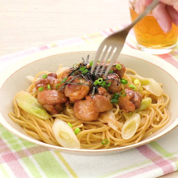 鶏肉と玉ねぎのガーリックトマトスパゲッティ