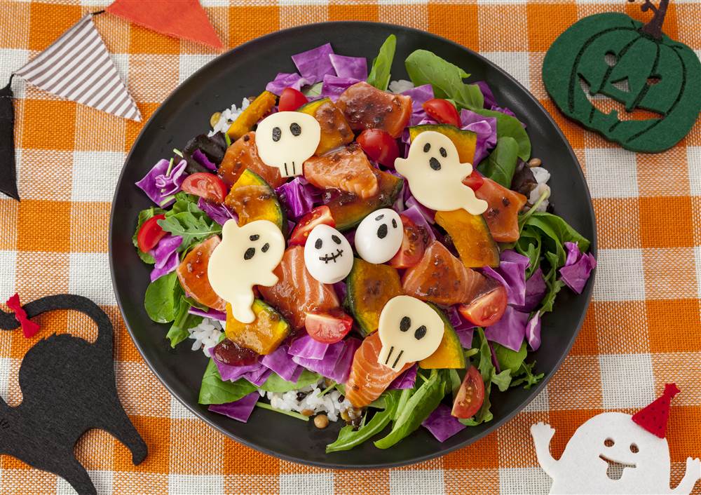 ハムとナゲットで簡単ハロウィン！お化けの森サラダ
