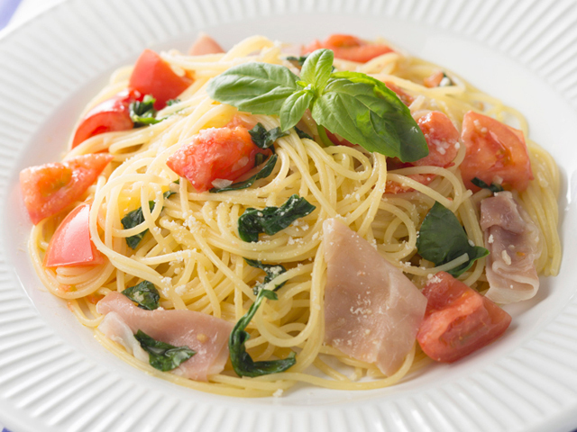 生ハムのさわやかジェノバ風冷製パスタレシピピエトロ - 美味しいドレッシングとパスタを