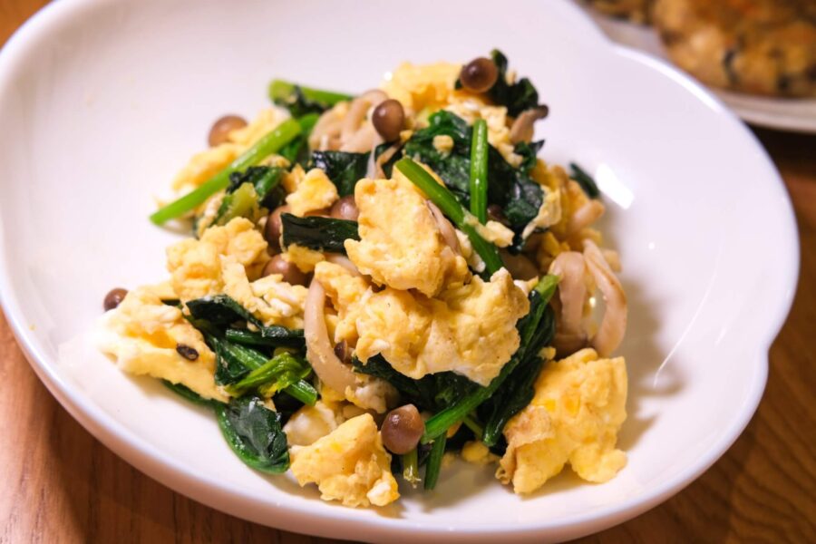 ふわとろ卵とほうれん草とちくわのめんつゆバター コクうま♪