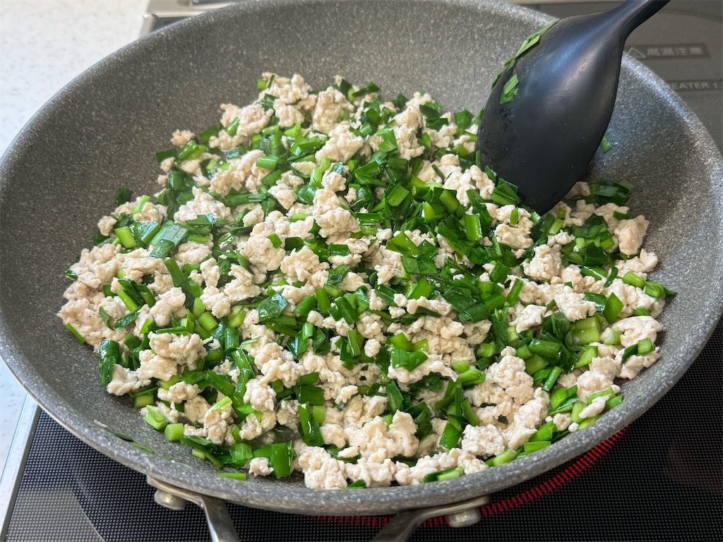 豚ひき肉とニラの簡単スタミナ丼
