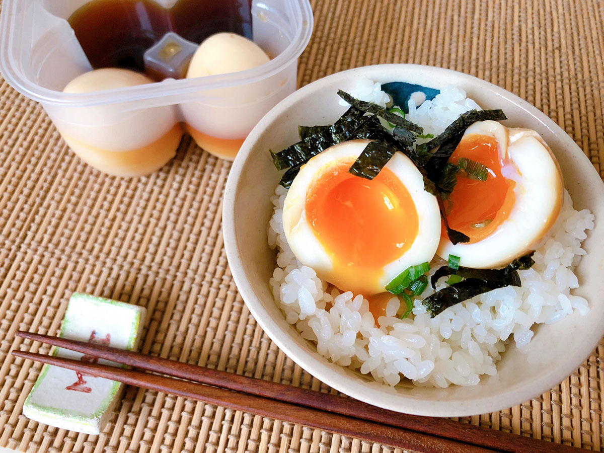 煮玉子は”煮ないで作る”！？ ダイソー の「味付けたまごメーカー」なら”入れるだけ”でシミシミおいしく♪ - トクバイニュース