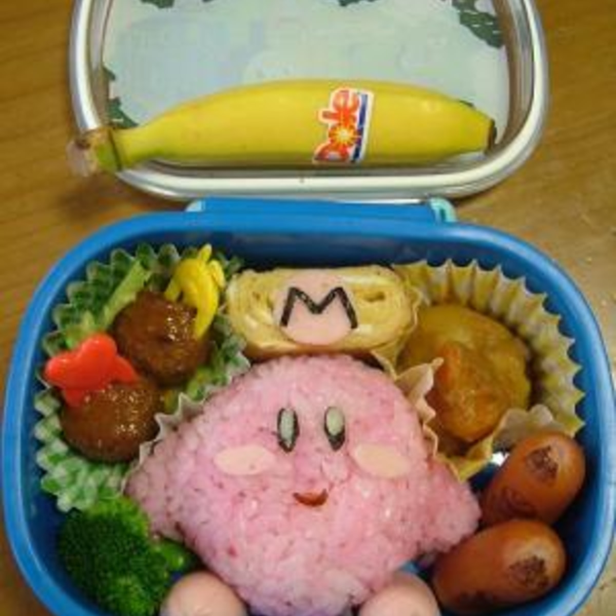 🩷カービィお弁当🩷 ピンクのおにぎりは、デコ弁用の ふりかけ混ぜ込んで作ってまーす☆お弁当おべんたぐらむ子供のお弁当幼稚園弁当園 弁当ようちえんべんとうかわいいお弁当お弁当記録食育lunchbox料理すきな人と繋がりたい年中さんお弁当