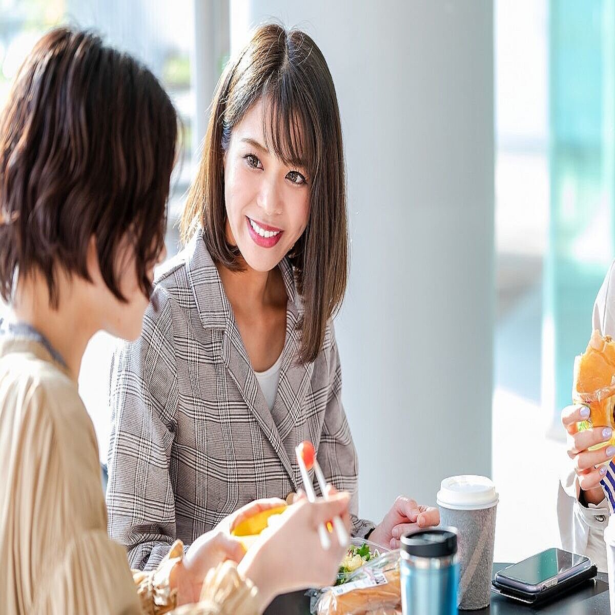 ごちそうさまでした｣のお礼LINE・メールの例文 先輩・上司に飲み会で奢ってもらったときにマイナビニュース