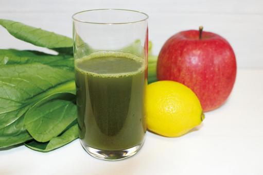 小松菜とりんごのココナッツオイルスムージ