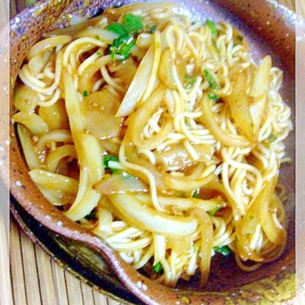 ▷レシピあり✨ 今日はピリ辛さっぱり『ひやむぎアレンジ』レシピをご紹介！ スワイプで詳細をチェック📷🌈 他の簡単・時短レシピはこちら→@udonmaru_isimaruseimen ・─・─・─・─・国産芳純讃岐ひやむぎ を使った韓国冷麺風○調理時間 20分