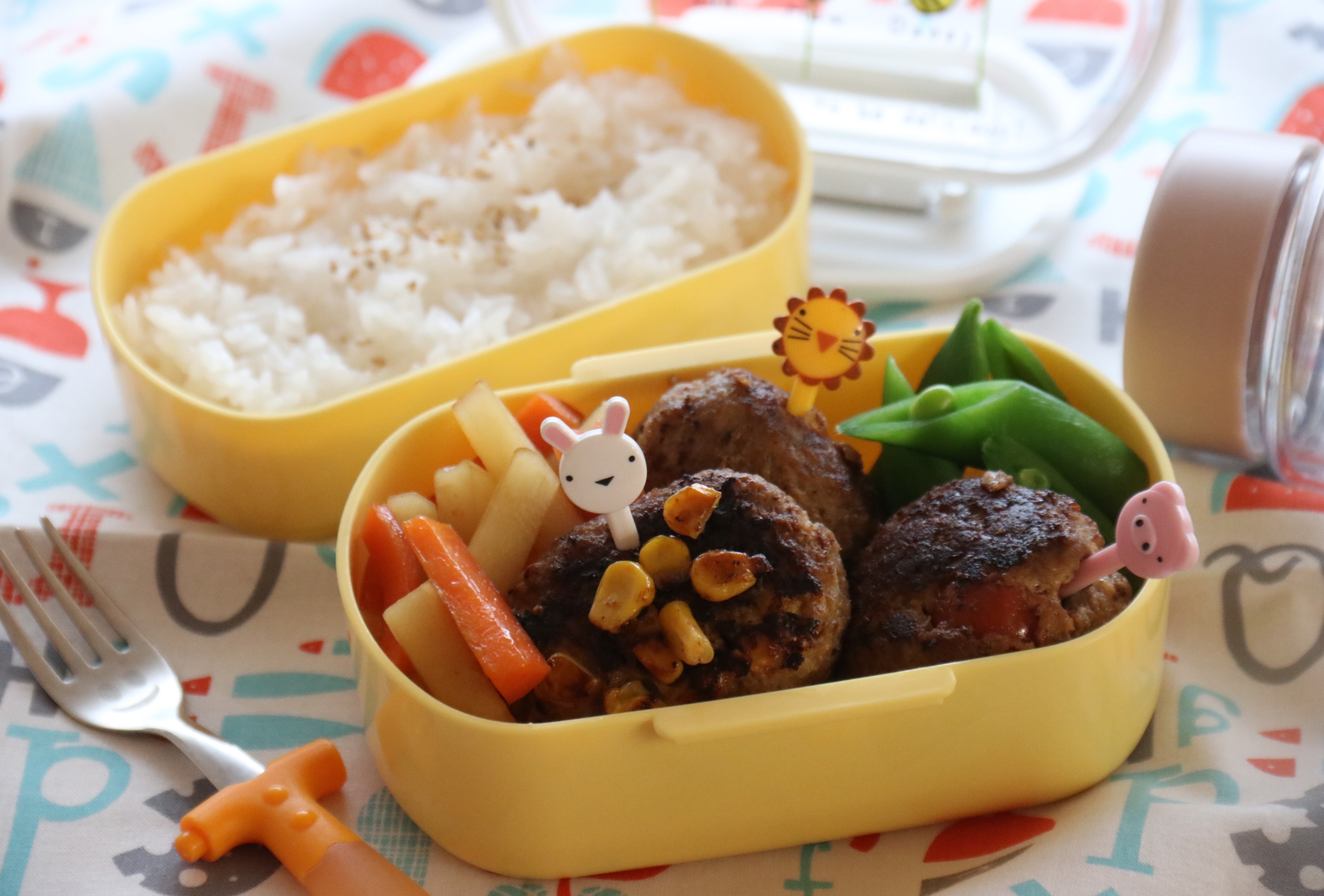 他の投稿も見る→@kids__obento_lab @yur_rii_さんのご投稿を紹介いたします✨ 2022.4.11 かわいいおかずの作り方▽エビ寄せフライで ハリネズミちゃん🦔 ▽ミニハンバーグで 猫ちゃんハンバーグ 女の子ハンバーグ ▽かにクリームコロッケで 電車のコロッケくまちゃん