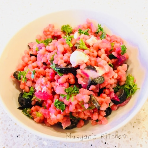 先日漬けた赤玉ねぎのマリネを使って副菜作ってみたよ。 混ぜるだけでおいしい！ また赤玉ねぎを見つけたら漬けてみる💖赤玉ねぎマリネ切るだけ漬けるだけ簡単レシピ副菜カニカマカニカマレシピ料理料理好きな人と繋がりたい甘酢マカロニメイト