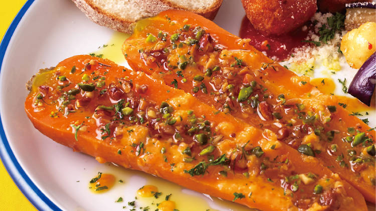 二子玉川駅近くの「chano-ma」は赤ちゃん連れに優しいカフェで、小上がり席でごろんと過ごせるのが魅力です👶🍵授乳室やおむつ替えもあり安心です🍼✨ 体に優しい定食や小鉢が選べるデリごはんもおいしく、スイーツも充実しています🍴🍰子どもと一緒でもママがほっと