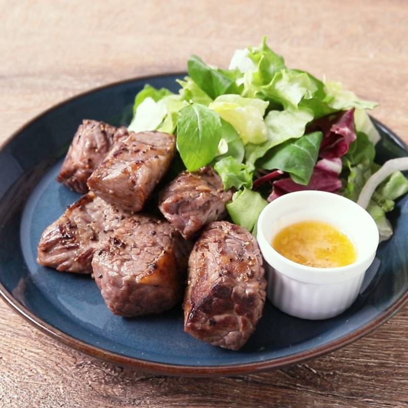 牛ももステーキレモンバジルソース