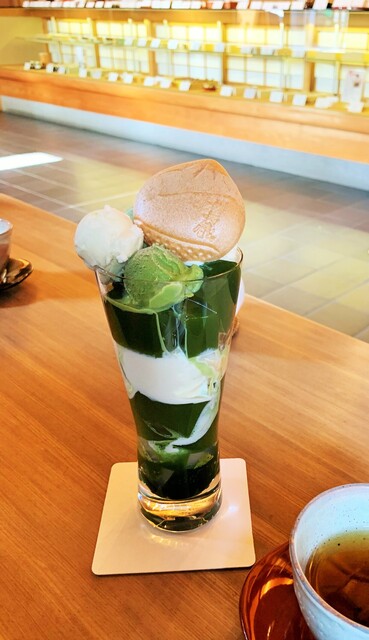 ❁٩ „❛ ֊ ❛„‪𓂃 𓈒𓏸◌‬ . 愛知県名古屋市瑞穂区 ✰恵那寿や 石川橋店✰ @enasuya_ishikawabashi@enasuya .栗パフェ¥1,980 税込. 毎年 始まるのを楽しみにしてる 恵那寿やさんの栗パフェ🌰 . ひと口めの栗のペーストは毎年変わらないやさしい味で