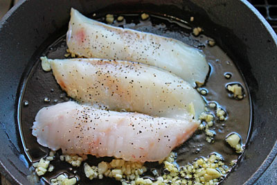 朝食にぴったり♪ 魚肉ソーセージ入りコンソメスープ