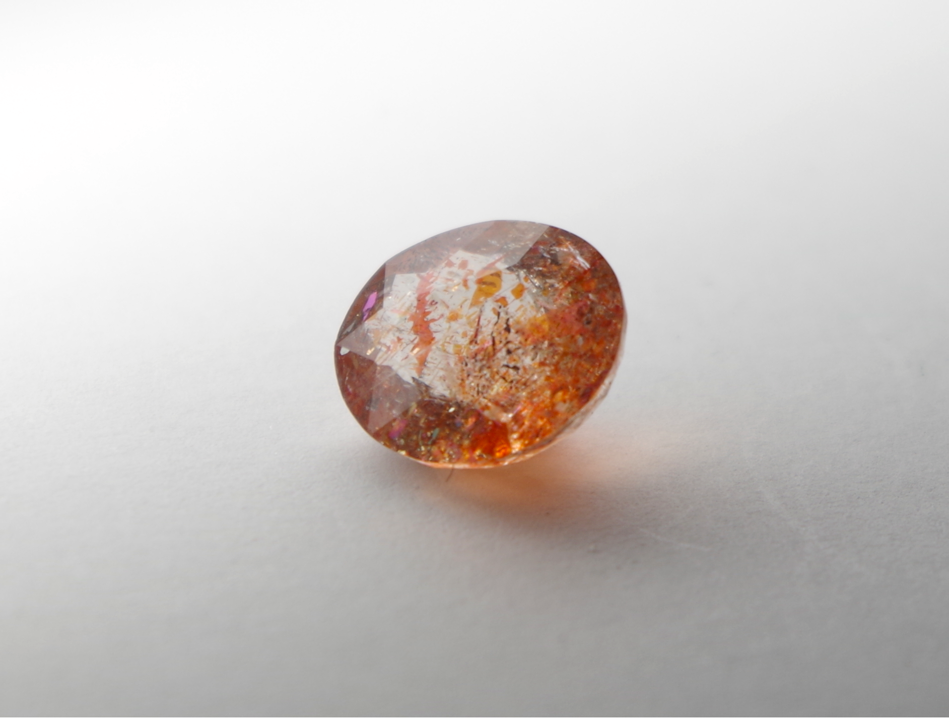 オレンジダイヤモンドの鉱物学的データ・効果・効能・意味・石言葉