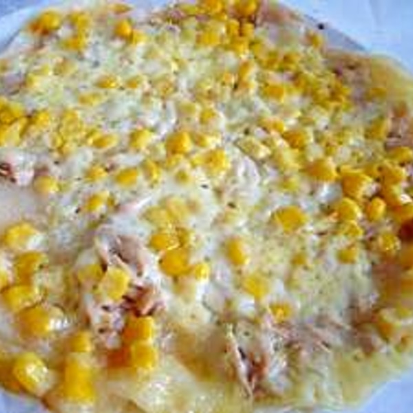 🍕✨ 餃子の皮で簡単！カレー風味ピザ✨🍕 暑い日が続き、食欲が落ちているお子さまもいるのではないでしょうか？そんな時におすすめなのが、火を使わずにトースターで作れる「カレー風味ピザ」です！ 生地は餃子の皮を使い、ピザソースは 「１歳からの幼児食 小分け