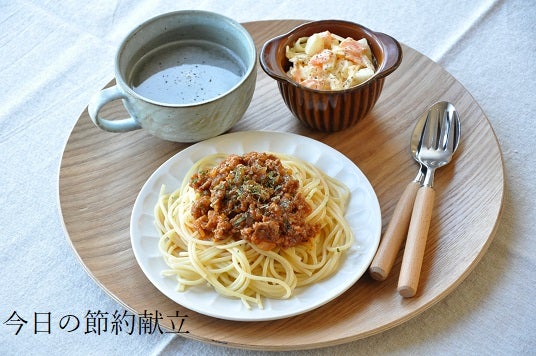 夜ご飯 📝 献立 ＊ミートソーススパゲティ ＊具沢山コンソメスープ ＊ブロッコリーと茹で卵 ＊野菜サラダ ＊オレンジ 作り置きのミートソースで、スパゲティ🍝副菜も昨日とほぼ同じ😚 月、火は、大体作り置きです🫶 📝 ミートソーススパゲティ →自信作です♡ 野菜の微塵