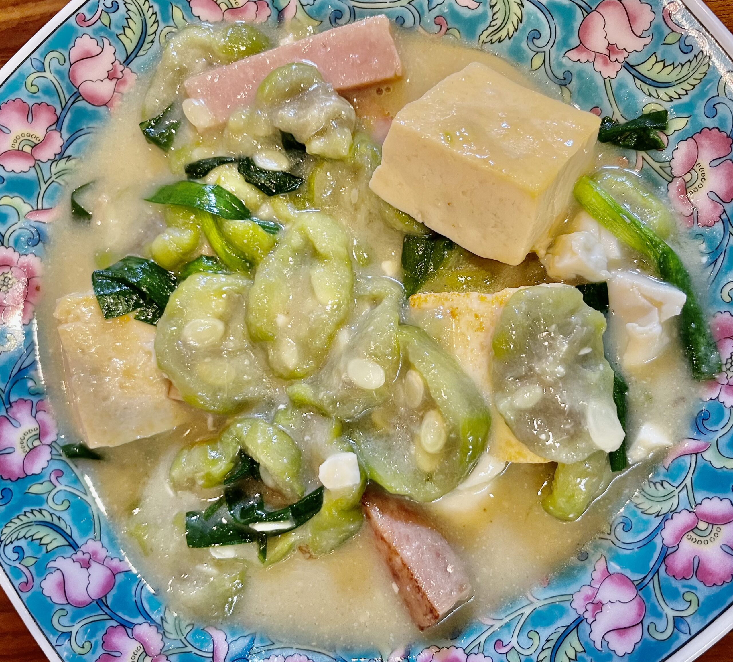 もはや夏の定番？！ナーベラー ヘチマ と豚バラの味噌炒め - 小太郎のまんぷく日記