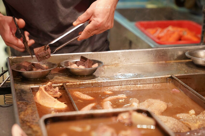 油麻地美食『廟街小食』正宗炭火串燒、廟街必吃推薦@梅格 Angelababy 享樂日記