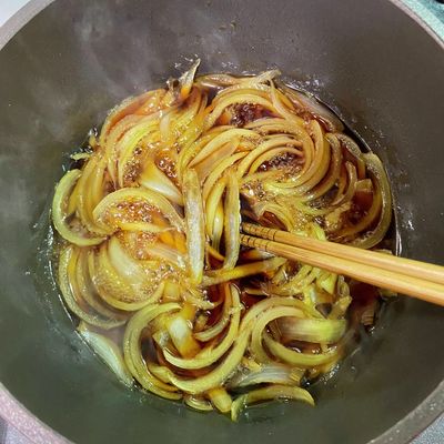 再生回数250万回超え！ありがとうございます😭 ⁡⁡再現ぶっかけうどんつゆ ⁡⁡ ⁡白だし：大さじ1⁡ ⁡めんつゆ 3倍希釈 ：大さじ1⁡⁡水：大さじ4 60ml ⁡ ⁡⁡ どうしても家でも○🐢食べたくなってしまって密かに研究してました笑⁡ ⁡⁡ ⁡⁡調味料と分量決めるのにかなり時間