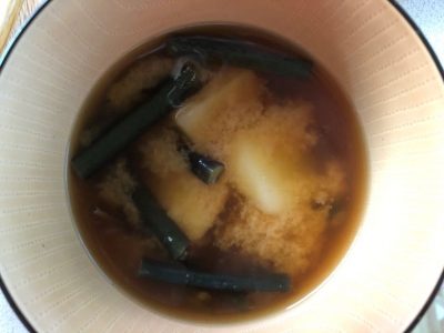 わらびと豆腐の味噌汁 さばいわし削りまいにち、おだし