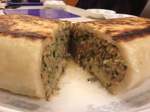 神楽坂飯店のジャンボ餃子に挑戦 - 東京餃子通信