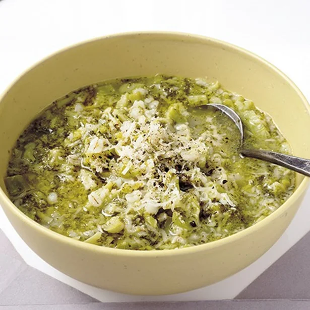 お家でも簡単に！ブロッコリーで絶品お惣菜🥦✨ オシャレなお惣菜で 贅沢気分を味わっちゃいましょう！ ①ブロッコリーのおかかチーズ和え ②ブロッコリーとベーコンのオイル蒸し③エビとブロッコリーのガーリック炒め ④カリカリベーコンと卵のブロッコリーサラダ