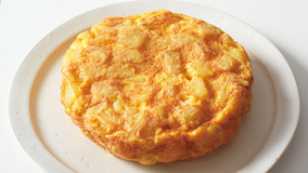 伝説の家政婦・志麻さん教えて まるでケーキのようにふっわふわ！ 10分でできる「野菜たっぷりスパニッシュオムレツ」のチャームポイントとは？ 書籍オンライン編集部セレクション厨房から台所へダイヤモンド・オンライン
