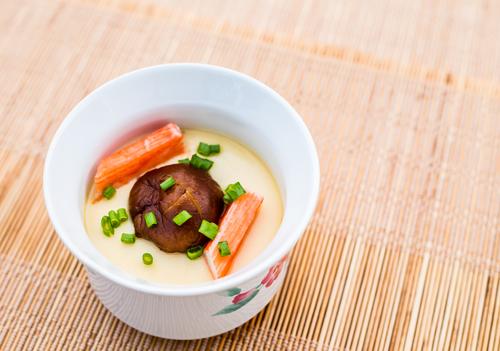 鰹節屋・だし屋、ヤマキ。 -だしで作る本格茶碗蒸し​ 明後日11月24日は ”いい 11 ふ 2 し 4 ＝いい節”という語呂合わせから、ヤマキが制定した「鰹節の日」です！かつお節の魅力を広く知ってもらいたいという願いを込めて制定しました。 ​ そんな「鰹節の日