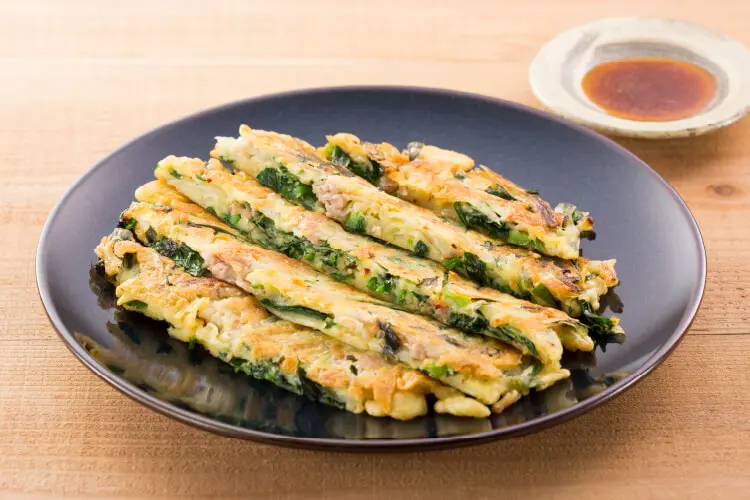 子どものおやつにも。栄養たっぷりチヂミ♡ ⁡ チヂミにおからを足して 鉄分やたんぱく質が摂りやすいレシピに。 ⁡ カリモチ食感です𖤐 ⁡ 過去の おからレシピはsachihapiおからレシピ をチェック🔎 ⁡チヂミおからレシピおからチヂミ保育園栄養士保育園給食