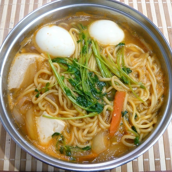 炎上覚悟で言いますが、水と調味料だけでお店レベルのラーメンスープは作れます 虚無味噌ラーメン- YouTube