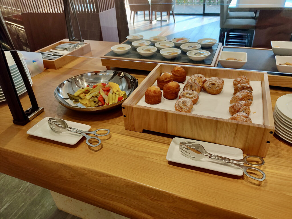 ロビーラウンジハイアットリージェンシー瀬良垣アイランド沖縄 の口コミと評判は？アフタヌーンティーセットの内容とおすすめ度