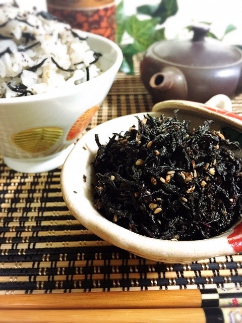 広島菜のお漬物をお取り寄せ 山豊ネットショップ 公式むすとも ぱりぱりしそひじき100g