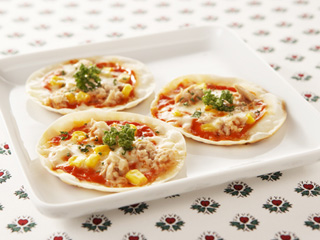 餃子の皮で ミニマヨコーンピザ