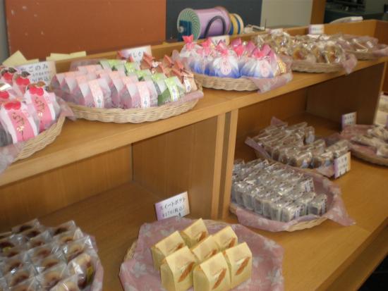 意外と悩む お菓子 の定位置。上手なストック＆収納法 2ページ目キナリノ