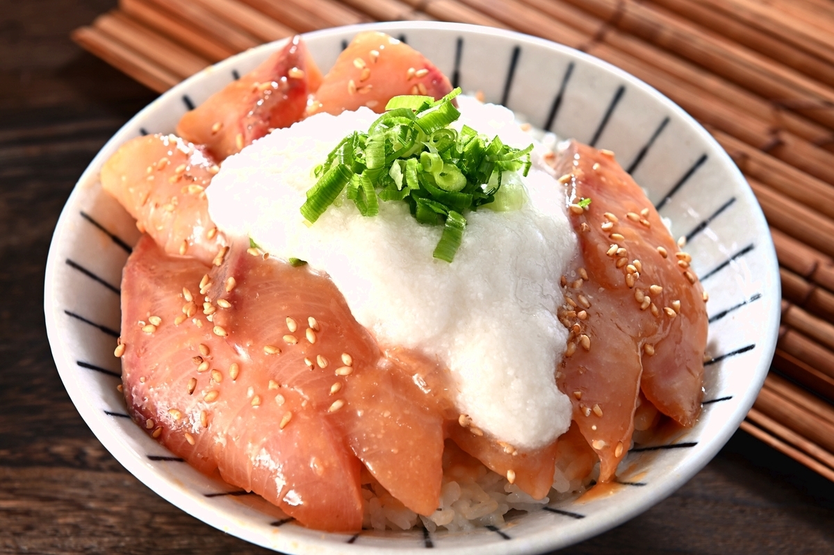 お刺身で ぶりの漬け丼