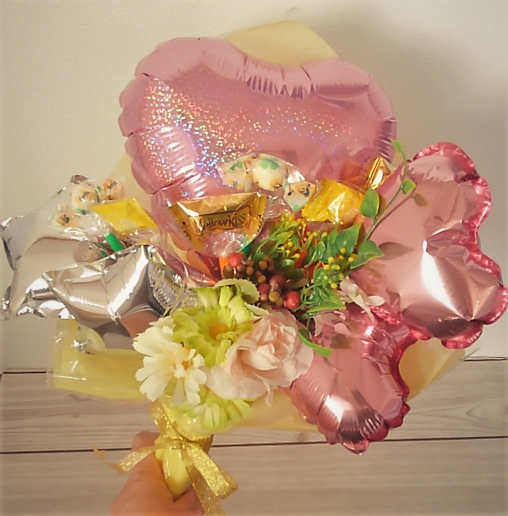 卒業式の新定番アイテム『デコブーケ』 お菓子、バルーン、写真 100均アイテムで作るオリジナルブーケラジトピ ラジオ関西トピックス