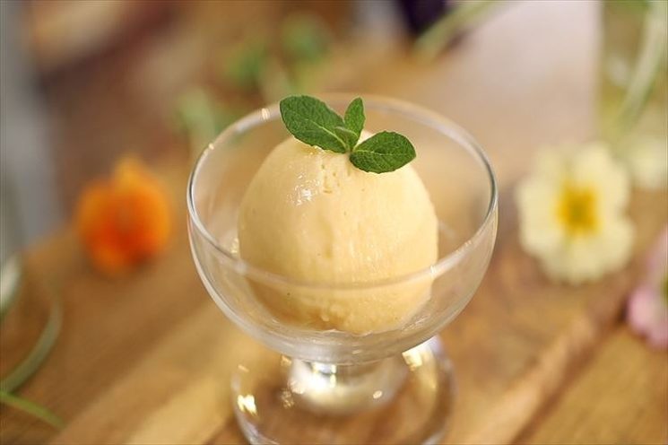 生クリームがなくても作れるホイップクリームの作り方です♪ 簡単に作れて、プリンなどにトッピングするのもおススメです ^^.牛乳ホイップクリームの 作り方□材料 牛乳A：30ml 粉ゼラチン：4g 牛乳B：200ml グラニュー糖：20g . □手順 ①牛乳Aに粉ゼラチンを入れ