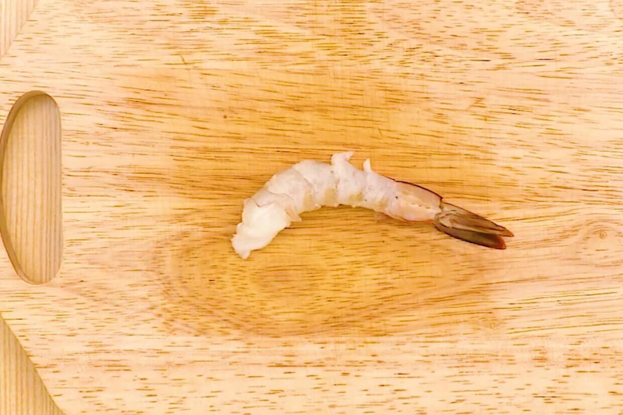 まっすぐに揚がるエビフライの作り方