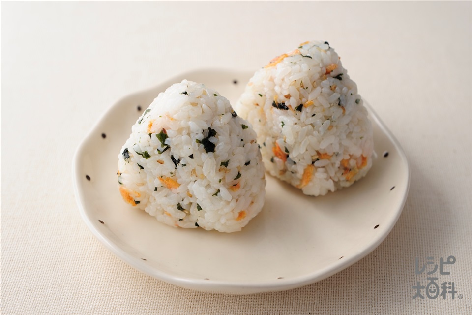 Amazon.co.jp: 丸美屋 混ぜ込みわかめ 香るごま油味 29g : 食品・飲料・お酒